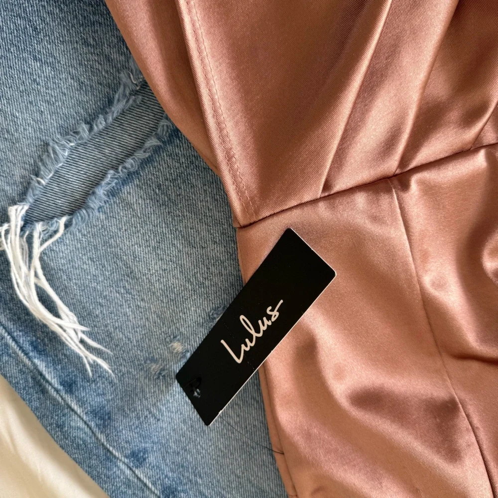 Lulu's Blush Satin Dress Size Small New with tag - Picture 4 of 6